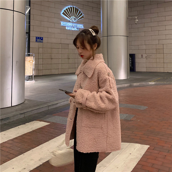 Női télikabát széles modell zsebekkel, rózsaszín és fehér színben