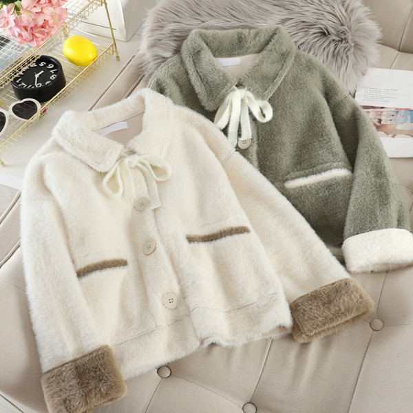 Дамско късо пухено палто  с копчета в три цвята