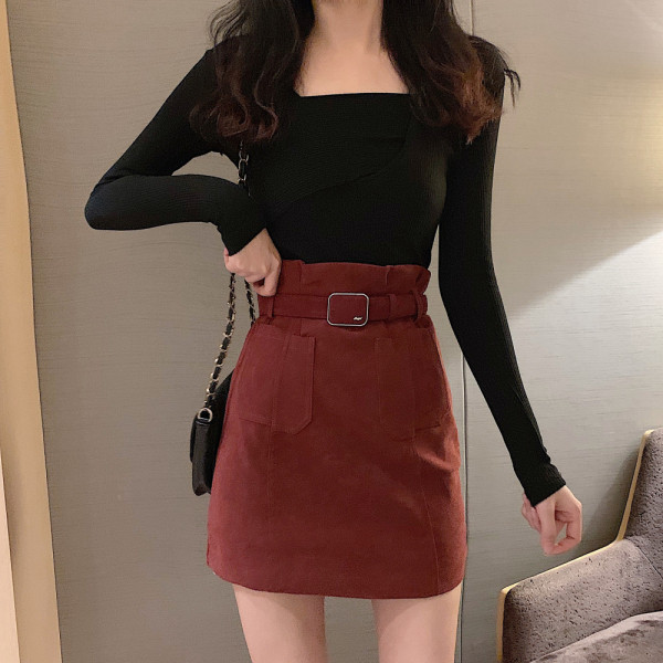 Rövid öko velúr szoknya magas derékkal és övvel bordó és fekete színben