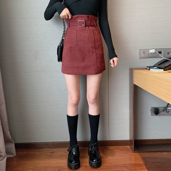 Rövid öko velúr szoknya magas derékkal és övvel bordó és fekete színben