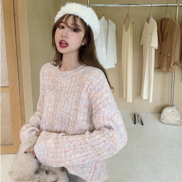 Pulover lung și larg cu decolteu oval în bej