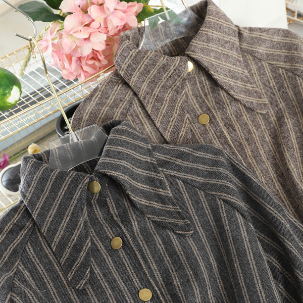 Modern női csíkos ing övvel és gallérral, két színben