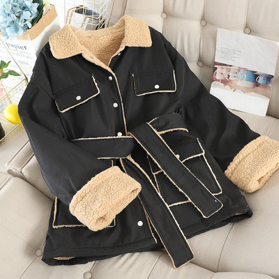 Női kabát puha béléssel és övvel zöld, fehér és fekete színben