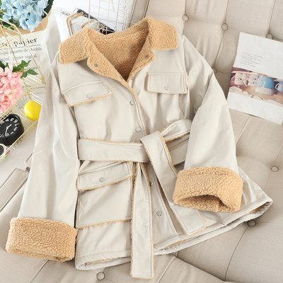 Női kabát puha béléssel és övvel zöld, fehér és fekete színben