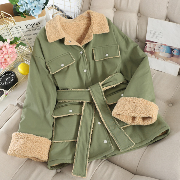 Női kabát puha béléssel és övvel zöld, fehér és fekete színben