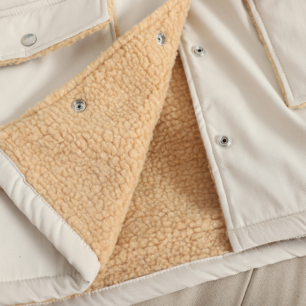 Női kabát puha béléssel és övvel zöld, fehér és fekete színben