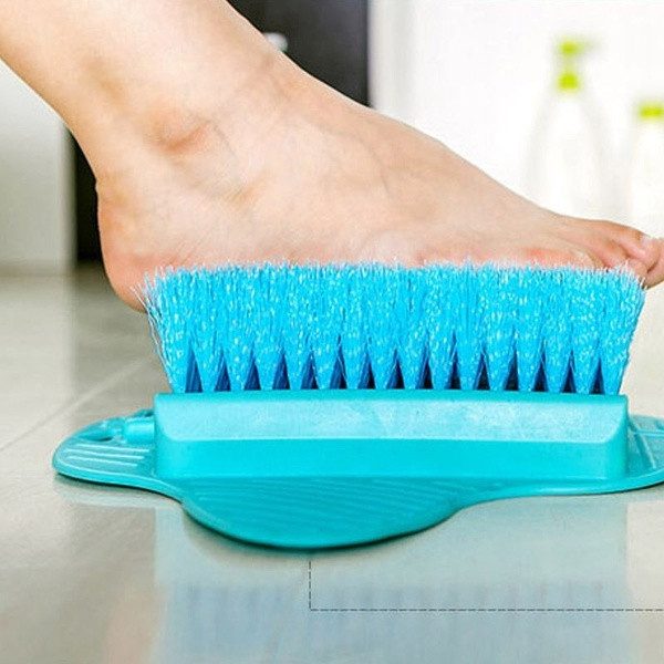 Kefe a lábak tisztításához és masszírozásához kék és zöld színben