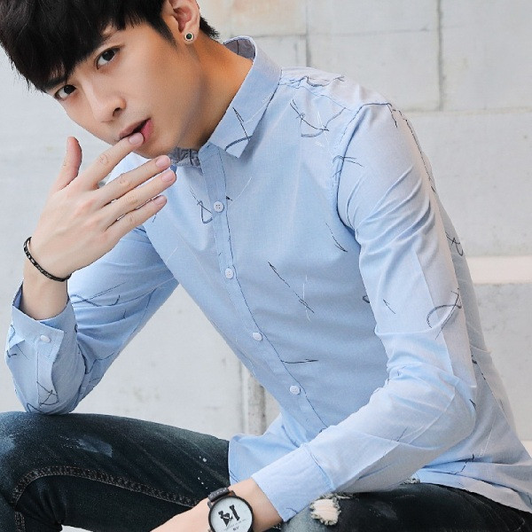 Stílusos férfi ing szürke és kék színben, klasszikus gallérral és gombokkal