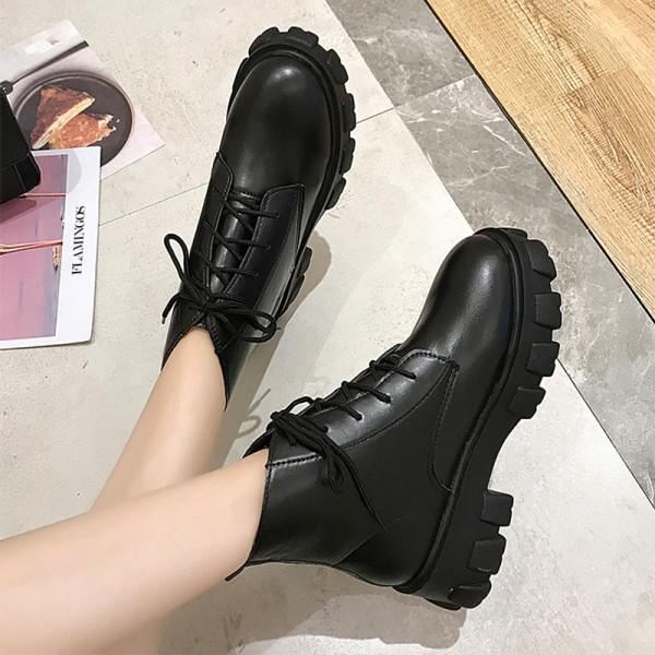 Stílusos női csizma eko bőrből, télre is