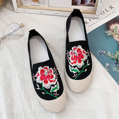 Καθημερινά γυναικεία παπούτσια με έγχρωμο κέντημα με επίπεδη σόλα