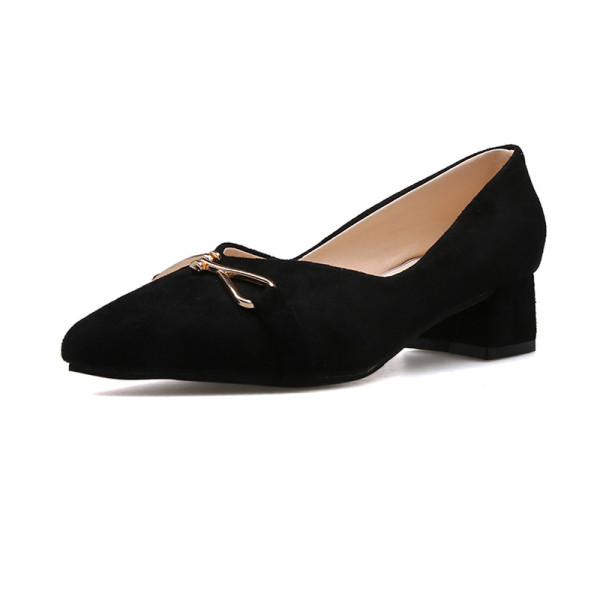 Modern női cipő hegyes modell vastag sarokkal, öko bőrből