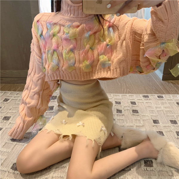 Γυναικεία σύντομο πουλόβερ με κολάρο σε ροζ χρώμα