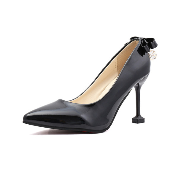 Aktuális vékony sarkú női cipők, többféle színben