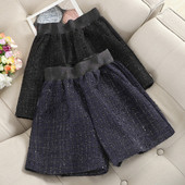 Stílusos női téli rövidnadrág fényes hatással sötétkék és fekete színben