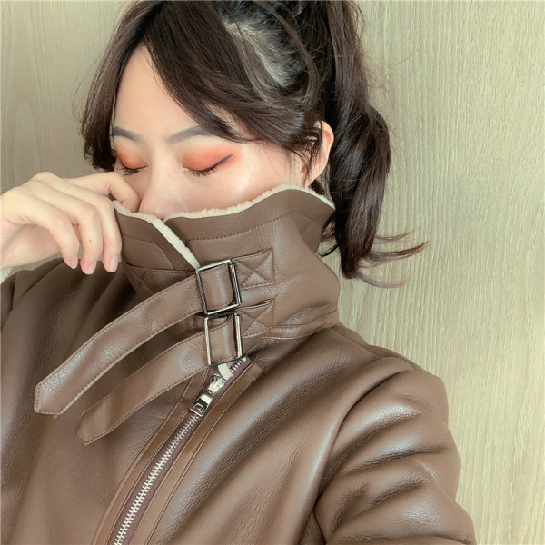 Rövid bőrkabát puha béléssel, barna és fekete színben