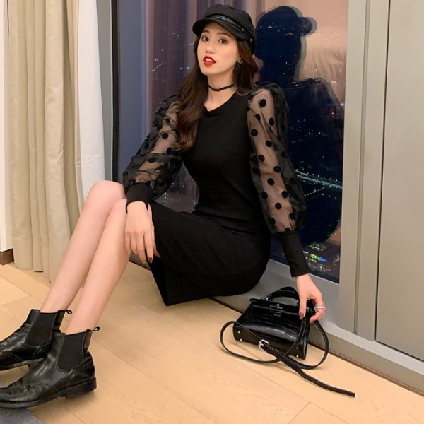 Testhezálló női ruha három színben, tüll ujjakkal