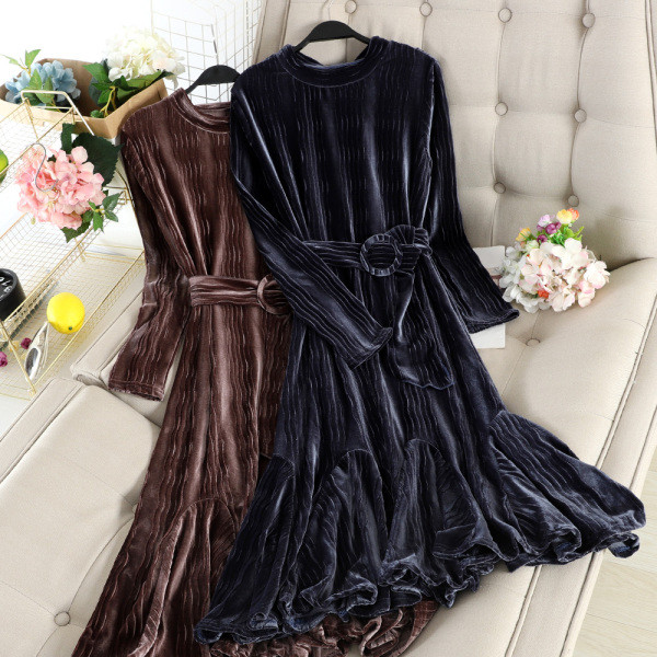 Stílusos női hosszú bársonyruha övvel, négy színben