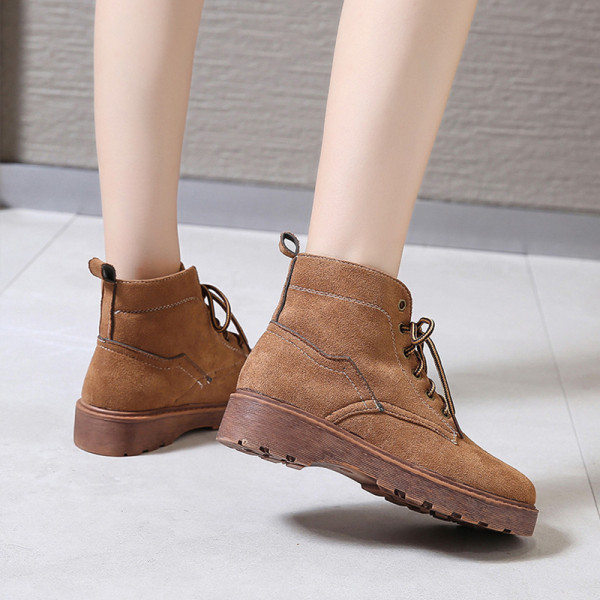 Velúr női csizma lapos talppal, télre is alkalmas