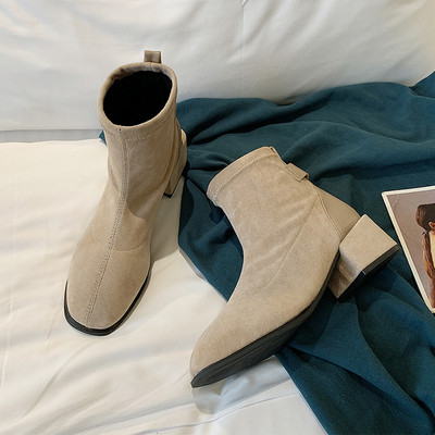 Stílusos női csizma vastag sarokkal, öko velúrból fekete és bézs színben