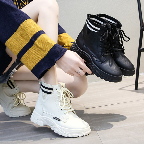 Sportos-alkalmi női csizma, eko bőrből készült lapos talppal