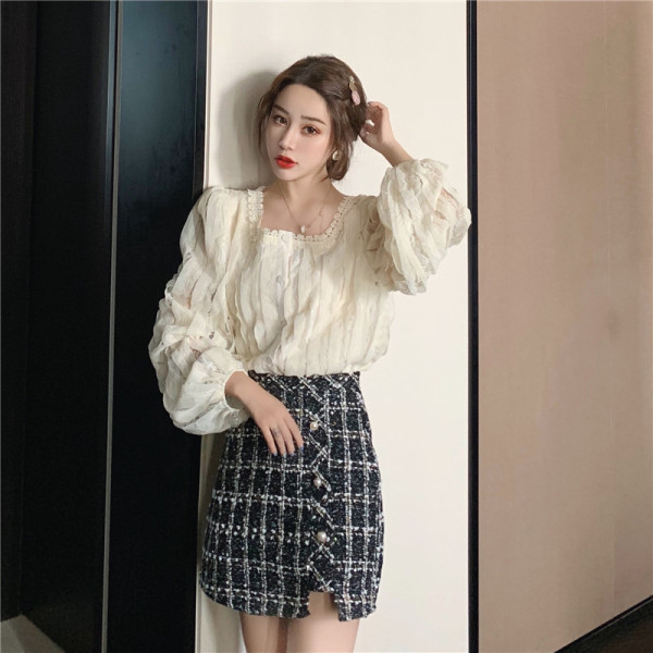 Női blúz négyzet alakú nyakkivágással és széles ujjú fehér és fekete színben