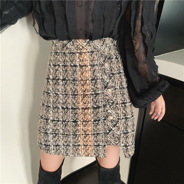 Női blúz négyzet alakú nyakkivágással és széles ujjú fehér és fekete színben