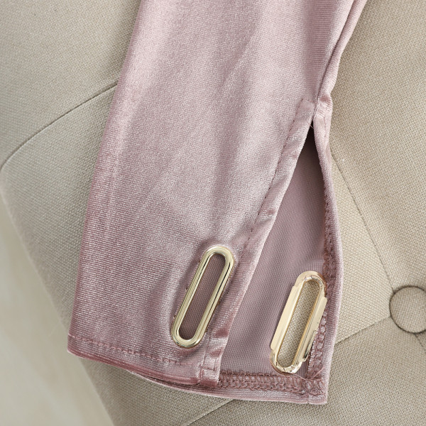 Alkalmi női blúz bársonyból és V-nyakú