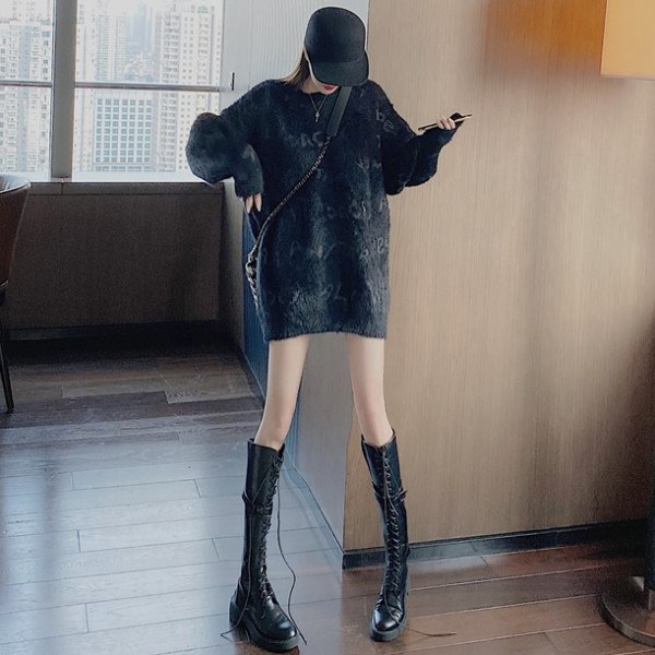 Hosszú és széles pulóver két színben feliratokkal