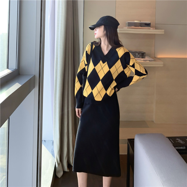 Női pulóver és hosszú szoknya szett