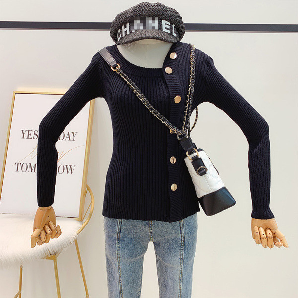 Modern női pulóver arany gombokkal, négy színben