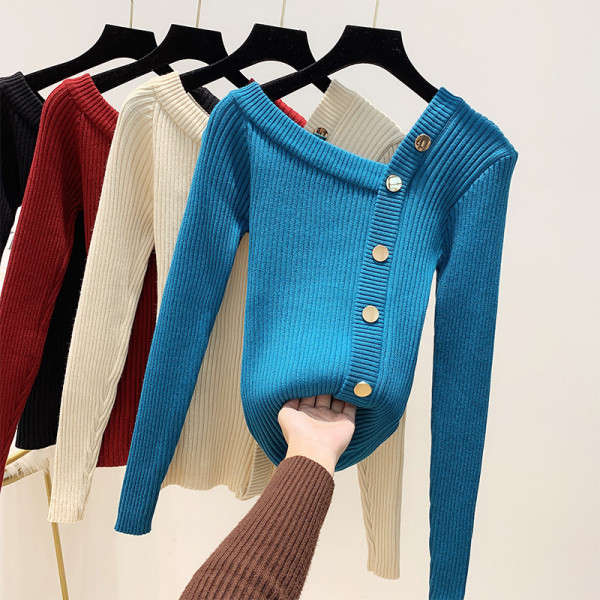 Modern női pulóver arany gombokkal, négy színben