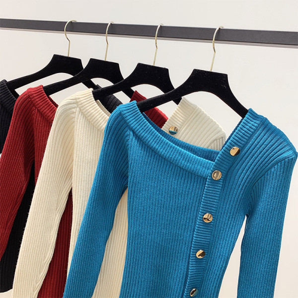 Modern női pulóver arany gombokkal, négy színben