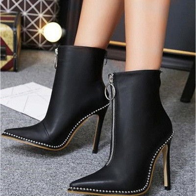 Μοντέρνες γυναικείες μπότες κλασικό μοντέλο με φερμουάρ και πέτρες σε μαύρο χρώμα