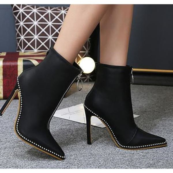 Μοντέρνες γυναικείες μπότες κλασικό μοντέλο με φερμουάρ και πέτρες σε μαύρο χρώμα