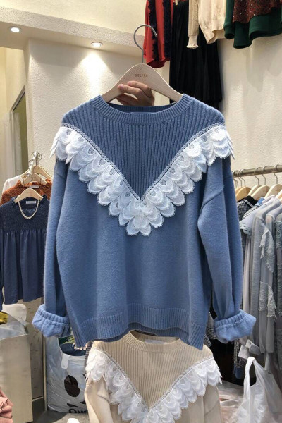 Modern női pulóver csipkével és kerek nyakkivágással