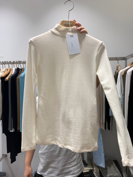 Női napi póló barna, fehér és bézs színben