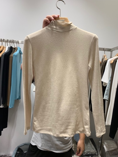 Női napi póló barna, fehér és bézs színben