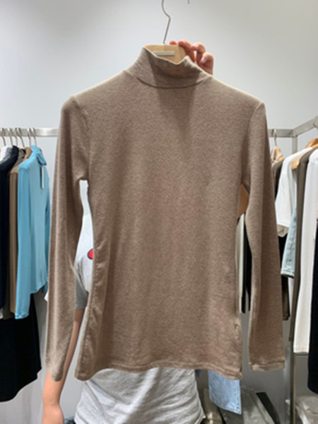 Női napi póló barna, fehér és bézs színben