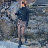 Modern rövid szoknya magas derékkal és leopárd mintával