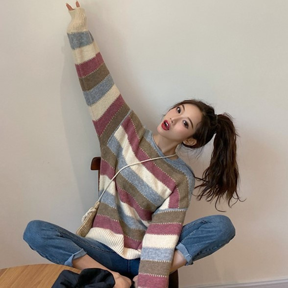 Női alkalmi csíkos pulóver ovális nyakkivágással