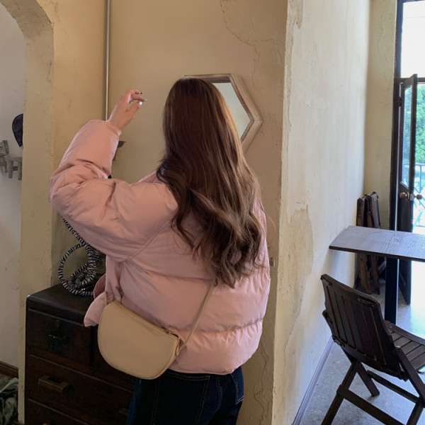 Modern női téli kabát rózsaszín gombokkal