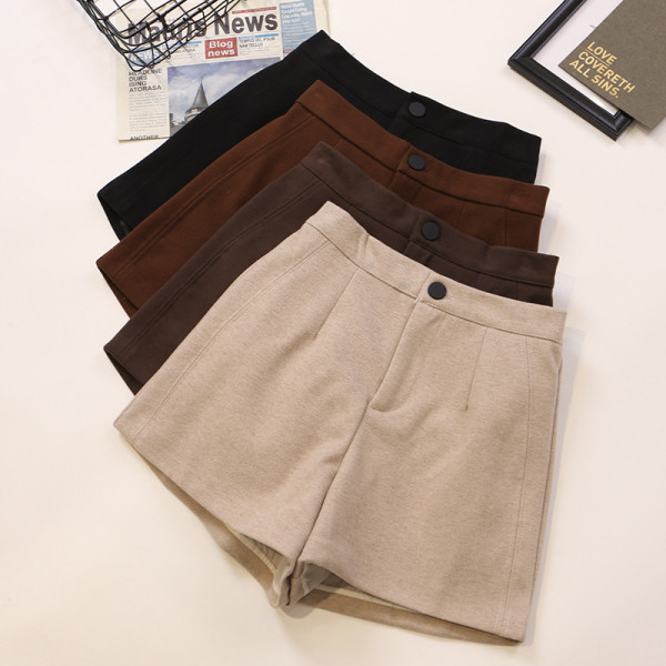 Női rövidnadrág négy színben, gombos, magas derekú