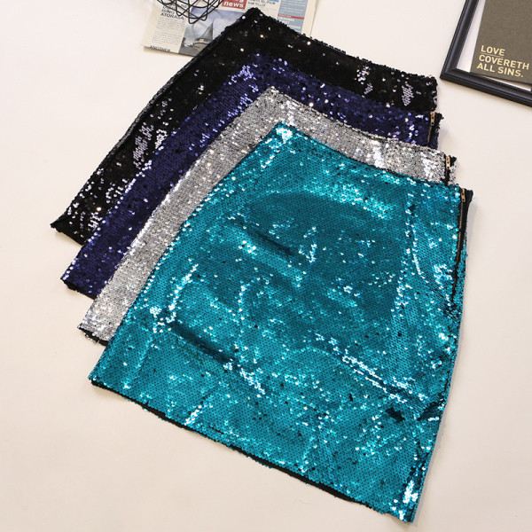 Aktuális női szoknya négy színben cipzárral és flitterekkel