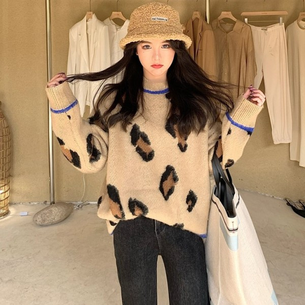 Női pehelypulóver állatmintás mintával