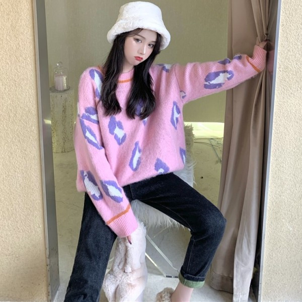 Női pehelypulóver állatmintás mintával