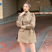 Elegáns női kabát aszimmetrikus rögzítéssel barna és fekete színben