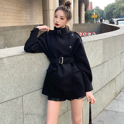 Elegáns női kabát aszimmetrikus rögzítéssel barna és fekete színben