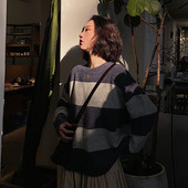 Széles csíkos pulóver ovális nyakkivágással, két színben