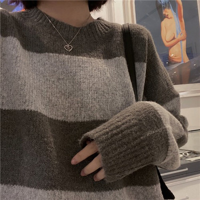 Széles csíkos pulóver ovális nyakkivágással, két színben