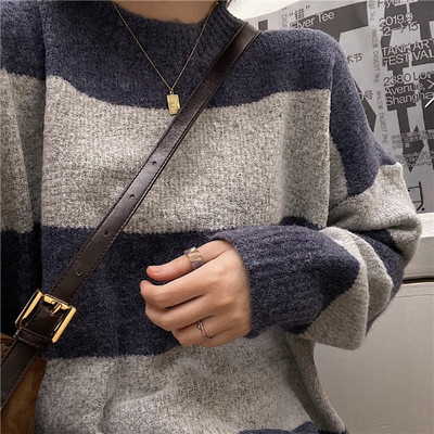 Széles csíkos pulóver ovális nyakkivágással, két színben